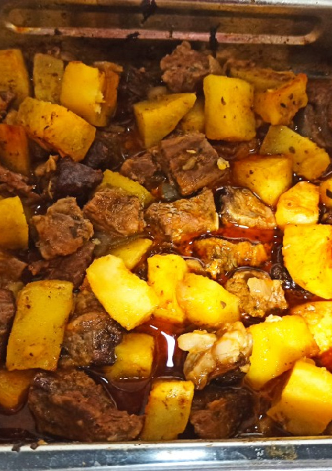 Una foto de Ternera con patatas al horno