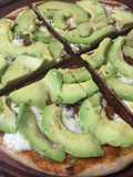 Pizza de palta con harina de trigo y semillas ancestrales