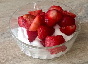 Foto de Morangos com Chantilly de Natas e Iogurte