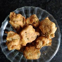 A picture of Faafar ki pakori.