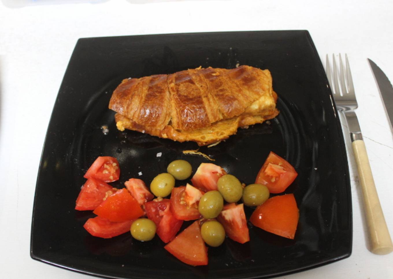 Cruasanes con chistorra y tortilla cuadrada