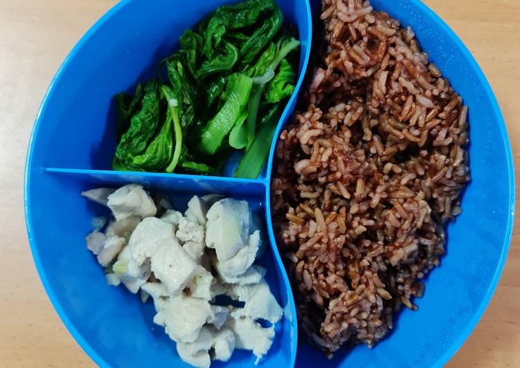 Bagaimana Menyiapkan Bekal Sawi Ayam Anti Gagal