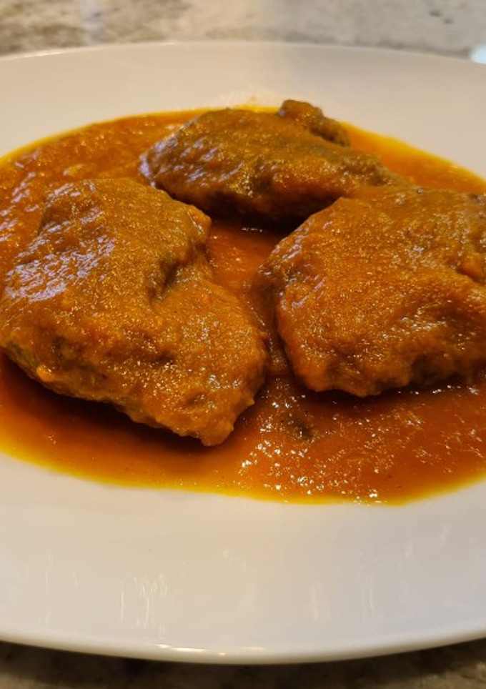 Una foto de Carrilleras ibéricas estofadas al vino blanco con salsa española