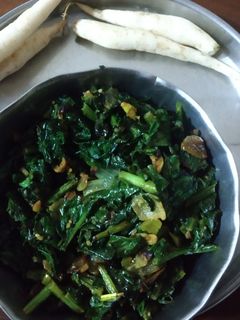 मूली की पत्ते की सब्जी (mooli ki patte ki sabzi recipe in Hindi) रेसिपी मुख्य फोटो