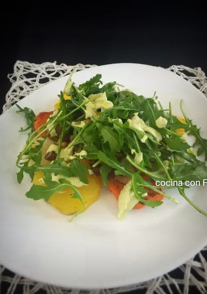 Una foto de Ensalada templada de pato y garbanzos