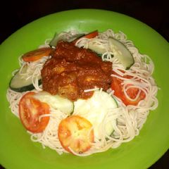 A picture of Spaghetti with stew.
