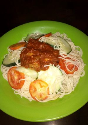 A picture of Spaghetti with stew.