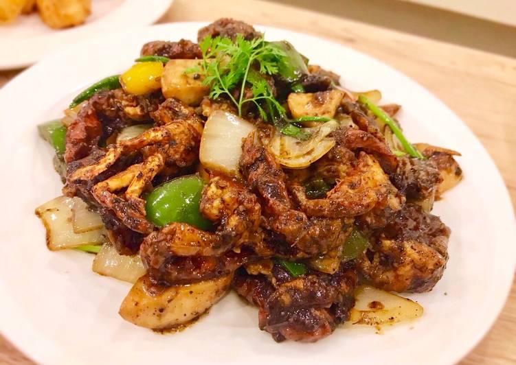 Soft Shell Crab with Back Pepper Sauce (Sigaporean) ปูนิ่มผัดพริกไทยดำ