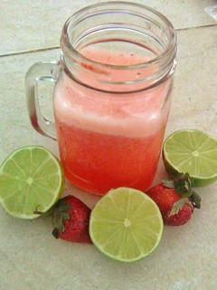 Una foto de Limonada de Fresa 🍋🍓