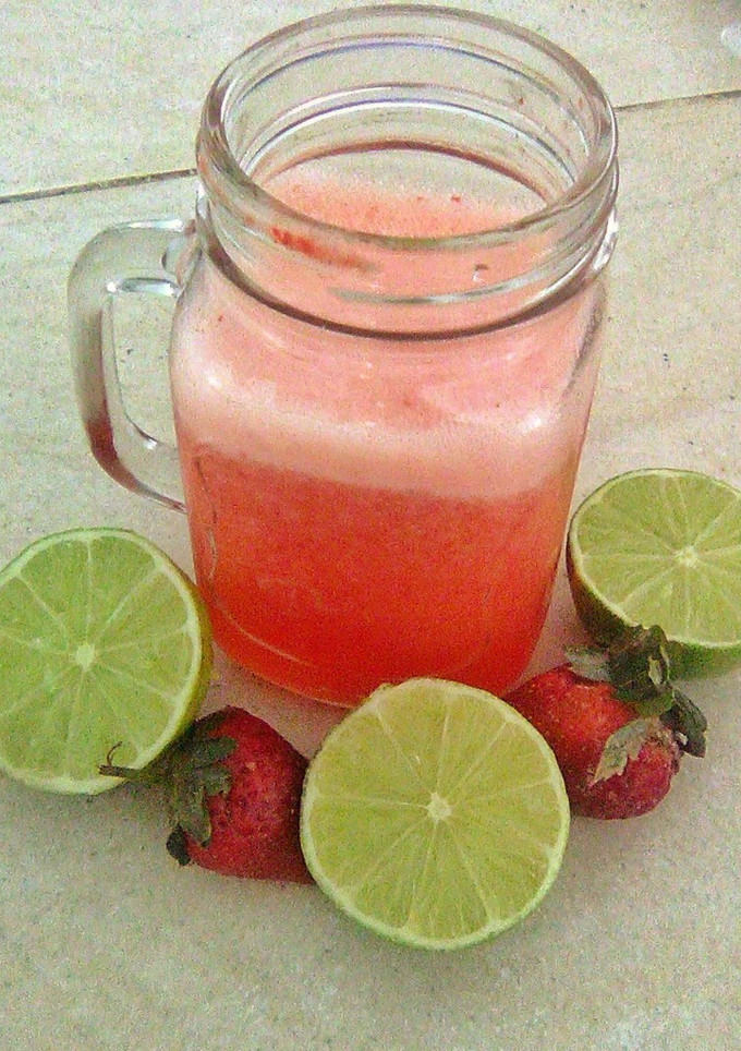 Una foto de Limonada de Fresa 🍋🍓