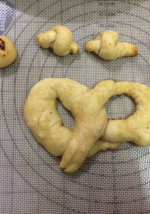 A picture of Pretzel (No Knead dough).