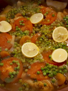 Una foto de Tajín de pollo y verduras