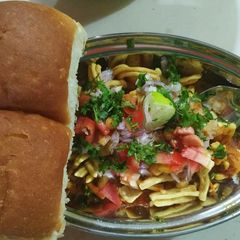 A picture of Misal pav.