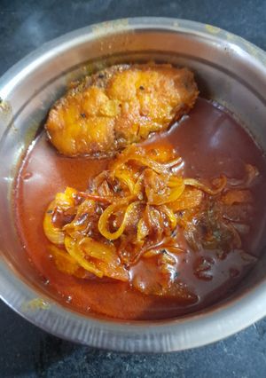 কাতলা মাছের ঝোল (Katla macher jhol recipe in Bengali) রেসিপির প্রধান ছবি