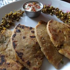 A picture of Aloo sprouts paratha.