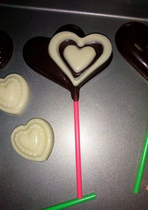 Una foto de Paletas y Bombones de Chocolate 🍫🍫