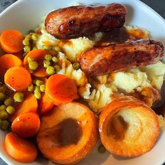 A picture of Sausage, mash, veg & Yorkshires feed 4 for £4.