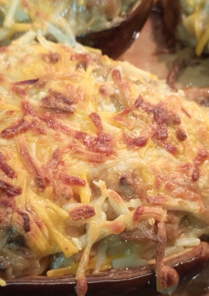Una foto de Berenjenas rellenas de champiñones y langostinos