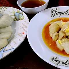 A picture of Pempek Dos Super Enak, Empuk dan Tidak Alot.