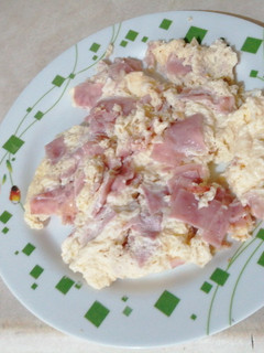 Una foto de Huevos revueltos con jamón sin aceite