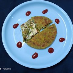 A picture of Palak paneer Paratha.