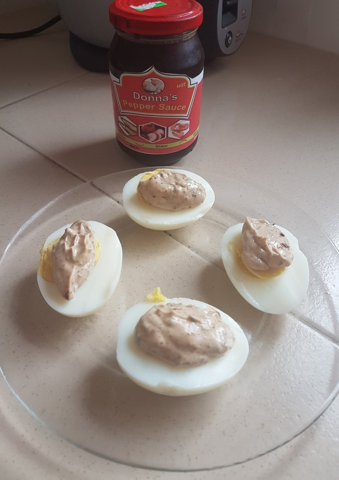 Una foto de Huevo hervido con crema de shitor