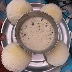 Idli with peanut chutney A picture of Idli with peanut chutney.