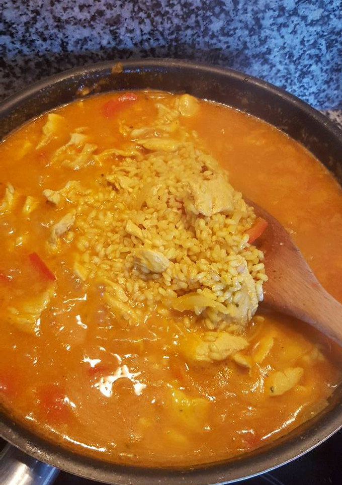 Una foto de Arroz con pollo integral