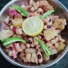 A picture of Lobia chaat.