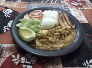 Una foto de caldo de mondongo