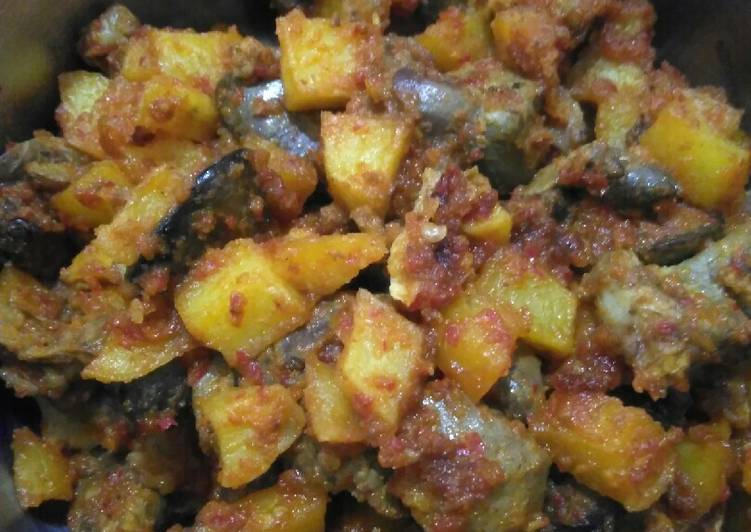 Bahan memasak Ampela ati kentang bumbu merah yang Enak