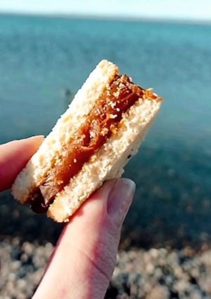 Una foto de Alfajores de coco