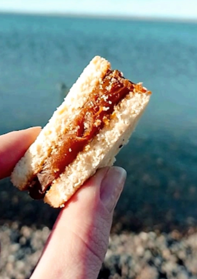 Una foto de Alfajores de coco