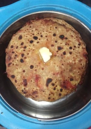 A picture of Aloo ke parathe.