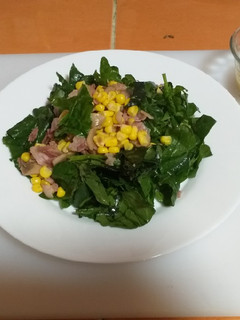 Una foto de Ensalada de espinacas con tocino