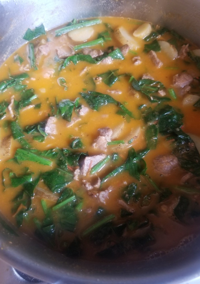 Una foto de Guisado de bistec y espinacas