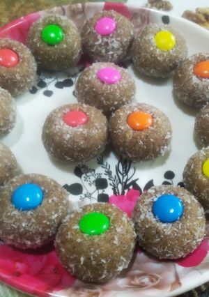 અખરોટ ફજ (Walnuts Fudge Recipe in Gujarati) રેસીપી મુખ્ય ફોટો