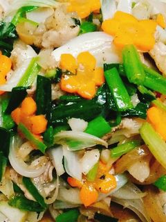 Hình của món Thịt bò xào hành tây cần tây.