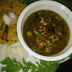 A picture of Sarson ka saag Makai ki roti.