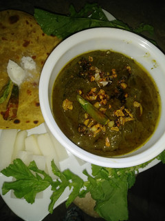 A picture of Sarson ka saag Makai ki roti.