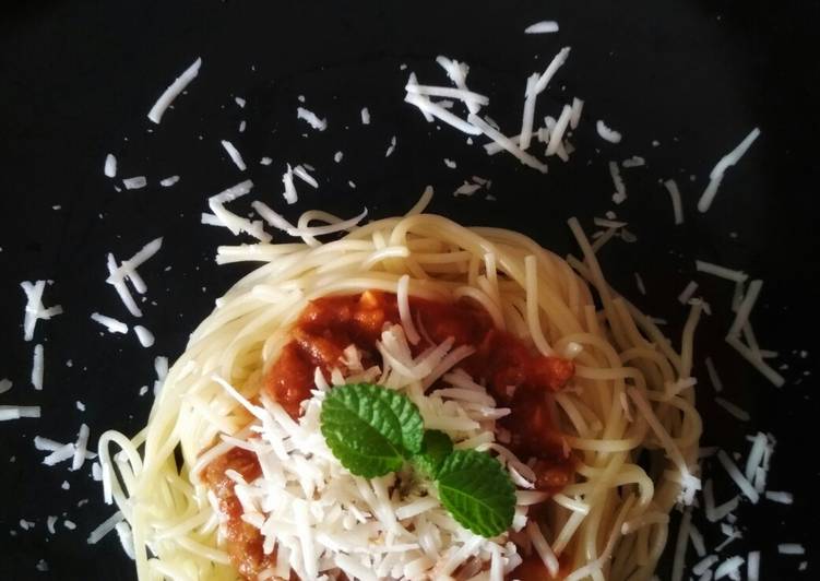Spagetti saus pizza