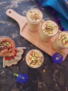 उपवास की मावा लस्सी (Upvas ki mawa lassi recipe in Hindi) रेसिपी मुख्य फोटो