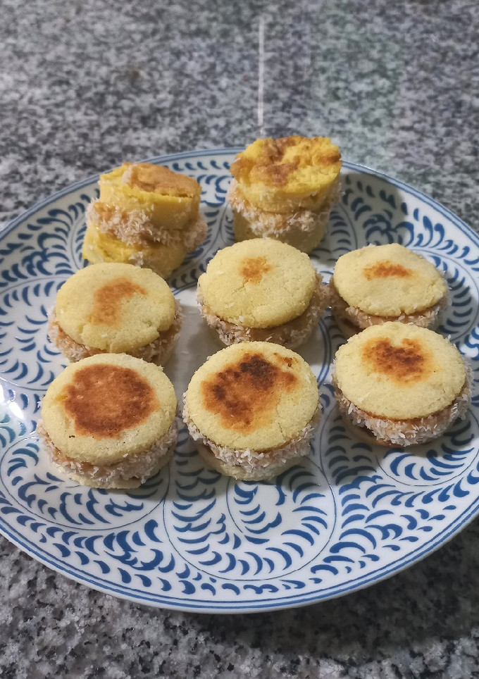Una foto de Alfajores o galletitas de coco keto