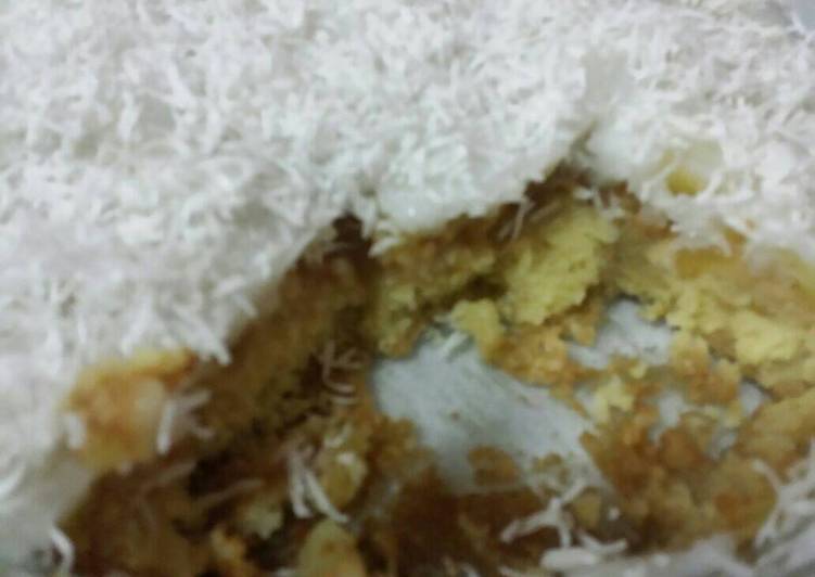 Bolo de fubá com coco