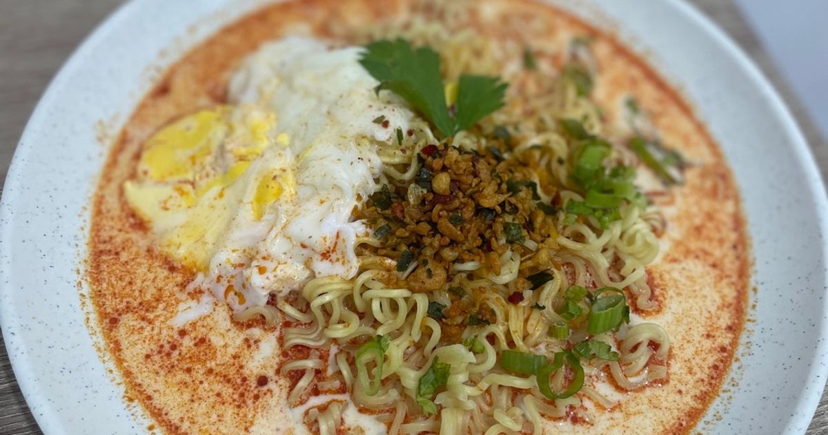 Mie rasa Ayam Geprek kuah Susu