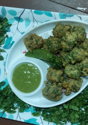 A picture of Spinach Methi leaves bhajiya.