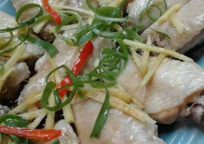 STEAMED CHICKEN WINGS WITH SPRING ONION & GINGER IN SOY SAUCE