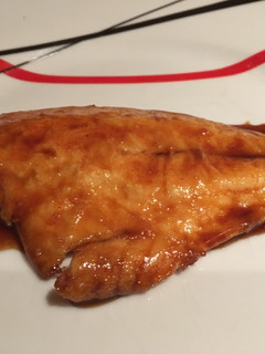 Una foto de Dorada en salsa de soja y miel