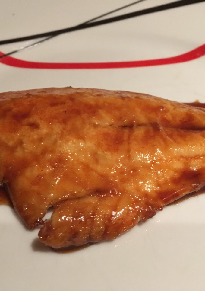 Una foto de Dorada en salsa de soja y miel