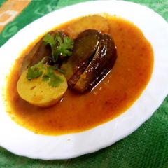 A picture of Stuffed brinjals in cooker.